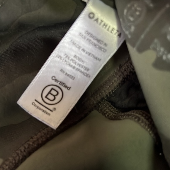 Athleta camo contender 7/8 leggings. Size small - Picture 3 of 3